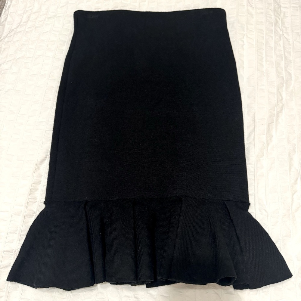 NWOT Express Black Body Contour Ruffle Hem Skirt, size XS